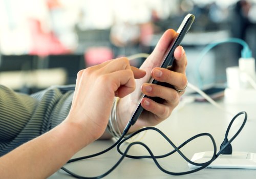 Are There Any Charging Stations at Washington DC Airport for Electronic Devices?